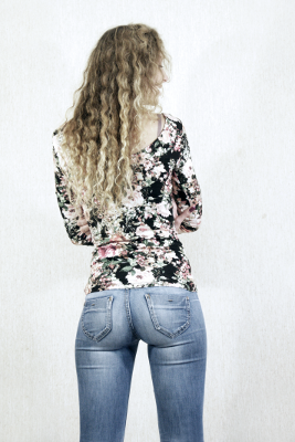 Girl in jeans 3, par Xavier E. G. Dierick